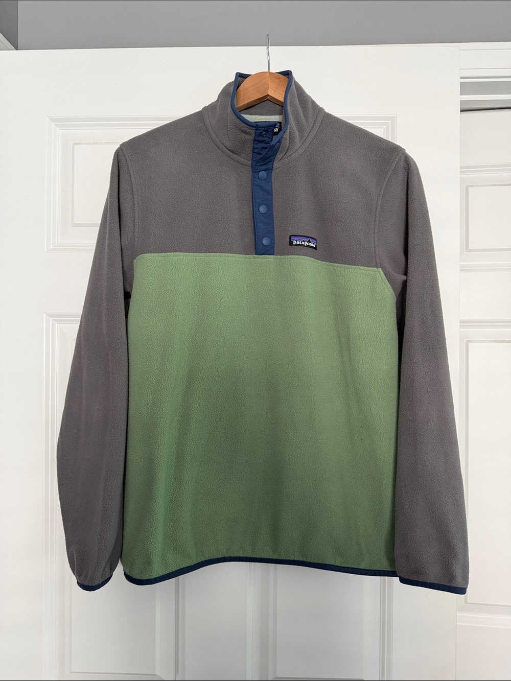 Patagonia Men's Micro D Snap-T Pullover
 Green and Gray with Navy Trim Small